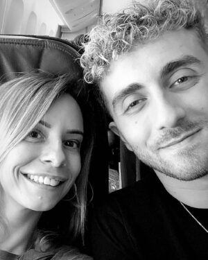 Adeline Chetail Instagram - Joyeux anniversaire @_universdesora ! Et aussi joyeux 4 ans de nous ❤️