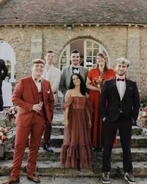 Adeline Chetail Instagram - Vous remarquerez qu’à chaque fois que @_universdesora et moi on fait des photos stylées… Il y a une pote perdue derrière dans le fond 🤣

Photos de @alchemia.photoandfilm