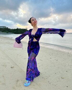 Adeline Chetail Instagram - Avec mes crocs à Okinawa 🌺