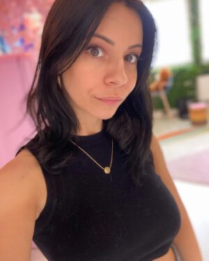 Adeline Chetail Instagram - Noir noir noir 🖤