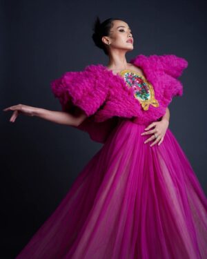 Adila Fitri Instagram - ADILA FITRI @adilafitri 
Photographer @karinayasmine 
Makeup @itsfrankywu 
Hairdo @opick_hairstylist 
Stylist @rikkisi 
Wearing @marianamarcellacouture
.
#adilafitri #beehaveentertainment