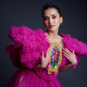 Adila Fitri Instagram - ADILA FITRI @adilafitri 
Photographer @karinayasmine 
Makeup @itsfrankywu 
Hairdo @opick_hairstylist 
Stylist @rikkisi 
Wearing @marianamarcellacouture
.
#adilafitri #beehaveentertainment