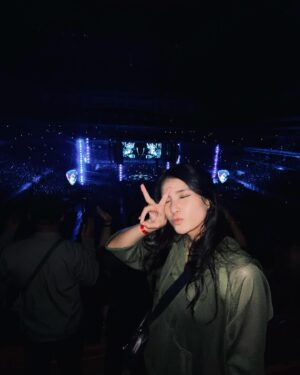 Adila Fitri Instagram - Bingung sama babang ed suaranya gak ngotak bagus bgt. Lari sana sini tapi tetep suaranya masih stabil sampe akhir. Setiap lagu gitarnya selalu ganti hahaha…
@pkentertainment.id juga sukses buat babang konser di jakarta walaupun sempet pindah venue, tapi buat transportasi menuju kesananya juga udah maksimal bgt. Disediain shuttle dari tempat parkir menuju venue. Overall puas banget nonton babang Ed #edsheeraninjakarta2024 #edsheeranconcert
