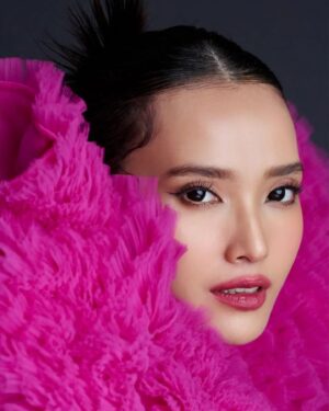 Adila Fitri Instagram - ADILA FITRI @adilafitri 
Photographer @karinayasmine 
Makeup @itsfrankywu 
Hairdo @opick_hairstylist 
Stylist @rikkisi 
Wearing @marianamarcellacouture
.
#adilafitri #beehaveentertainment