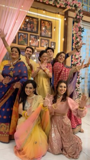 Aditi Sanwal Instagram - Deewani Family😝

#deewaani #dangal #bts #reel #fun