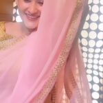 Aditi Sajwan Instagram – My Gulabi Saree !! 😉
#aditireels #gulabisadi🌸💗