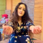 Aditi Sajwan Instagram – Mujhe Pyaar Hua Tha 💕✨🌹
#aditireels #romantic