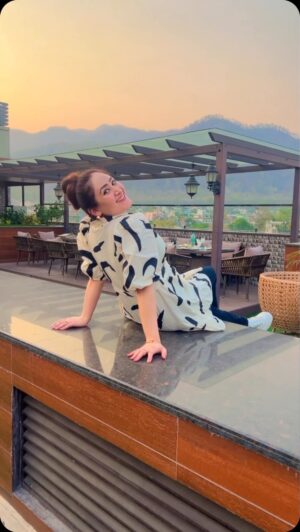 Aditi Sajwan Instagram - Tum Bhi Baadal banJaana 💕