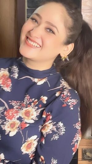 Aditi Sajwan Instagram - Naino wale Ne 😍
#aditireels #🫶🏻😘