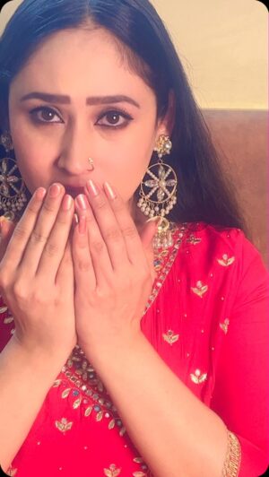 Aditi Sajwan Instagram - Tera Mera Hae Pyaar Amar, Tu Chaahe To Kadmon mein sar rakh doon…💕
#aditireels @imahmedjehanzeb