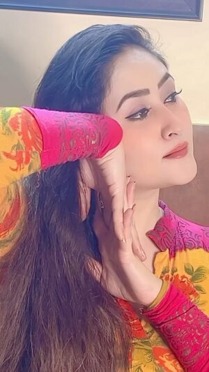 Aditi Sajwan Instagram - Tumhaari adaaon pe marte hain hum 💕
#aditireels