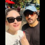 Aditi Sajwan Instagram - Right n Responsibility 👆🏻 #vote #loksabhaelection2024 #mumbai Hereby, professing my love for my city 🤗💕 Partner in this sunny entourage @zebkhan36