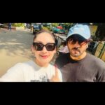 Aditi Sajwan Instagram - Right n Responsibility 👆🏻 #vote #loksabhaelection2024 #mumbai Hereby, professing my love for my city 🤗💕 Partner in this sunny entourage @zebkhan36