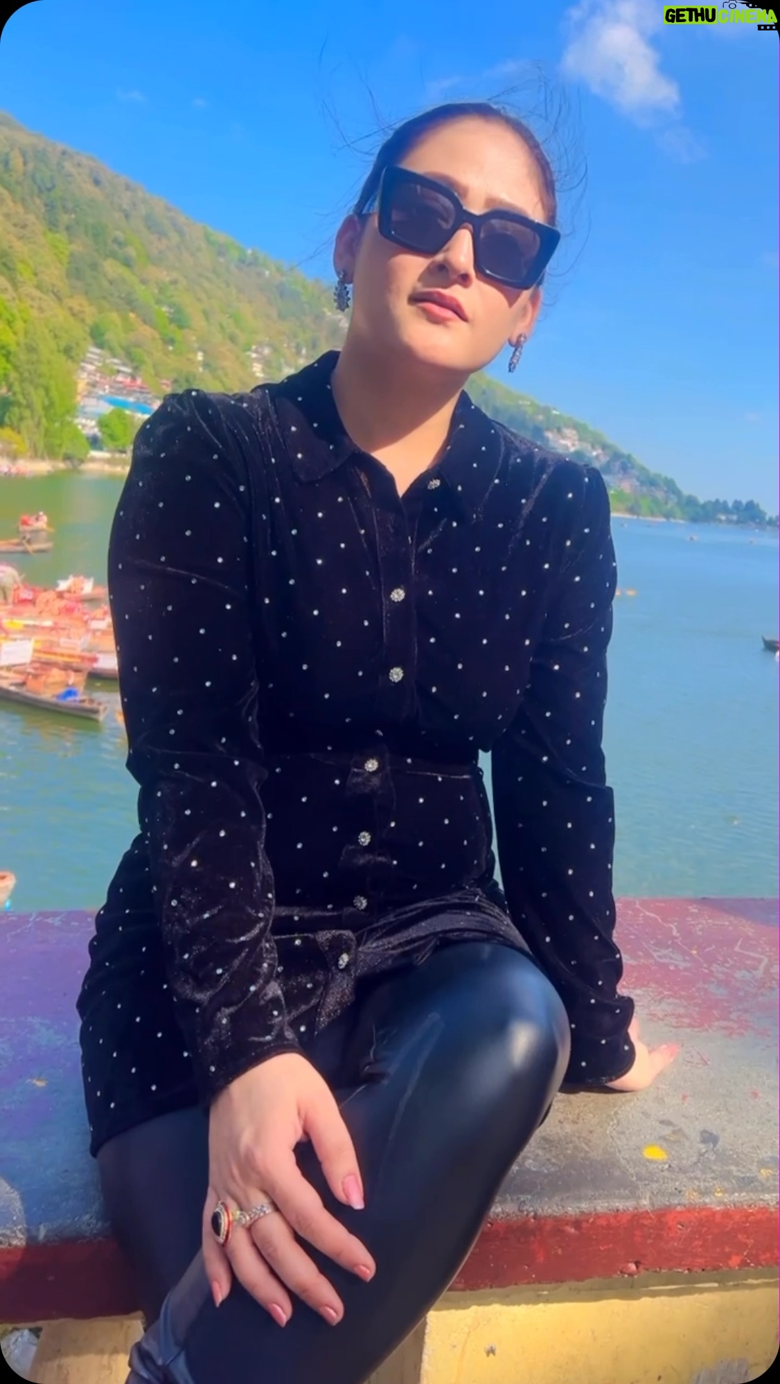 Aditi Sajwan Instagram - Ye Kahan Aa Gaye Hum….💕🌸 #aditireels
