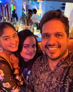 Aditi Singh Sharma Instagram - Bestieee ka birthdayyy !! An incredible voice, a beautiful heart & a gorgeous human being .. you are so talented & a top class angel. May God bless you with the best of health, happiness & may you keep spreading joy through your divine voice. Thank you for always holding my hand through thick & thin, what you do for mom & the way you stand by me like a rock solid pillar of support is literally unimaginable. Happy Birthday bestie @prithvigandharv i love you so much. ❤️

Shout out to the OG music gang .. some of my oldest friends in the business, love such photos. 

#happybirthday #bestie #prithvigandharv