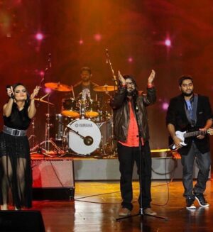 Aditi Singh Sharma Instagram - Diamond voice • Heart of gold • Pure soul •

Happy Birthday #ArijitSingh .. only love & more love & so much more love to you. ❤️❤️❤️