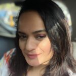 Aditi Singh Sharma Instagram - When stuck in #Mumbai traffic for 1 hour (which sadly seems to be an everyday thing now) on the way to a dub .. must click photos to share the beauty of natural #sunlight with you guys, rare occasion these days when one can say ‘no filter needed’. Hope this brings a little happy ‘ooh ohh’ vibe to your feed. ❤️🧿
