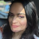 Aditi Singh Sharma Instagram - When stuck in #Mumbai traffic for 1 hour (which sadly seems to be an everyday thing now) on the way to a dub .. must click photos to share the beauty of natural #sunlight with you guys, rare occasion these days when one can say ‘no filter needed’. Hope this brings a little happy ‘ooh ohh’ vibe to your feed. ❤️🧿