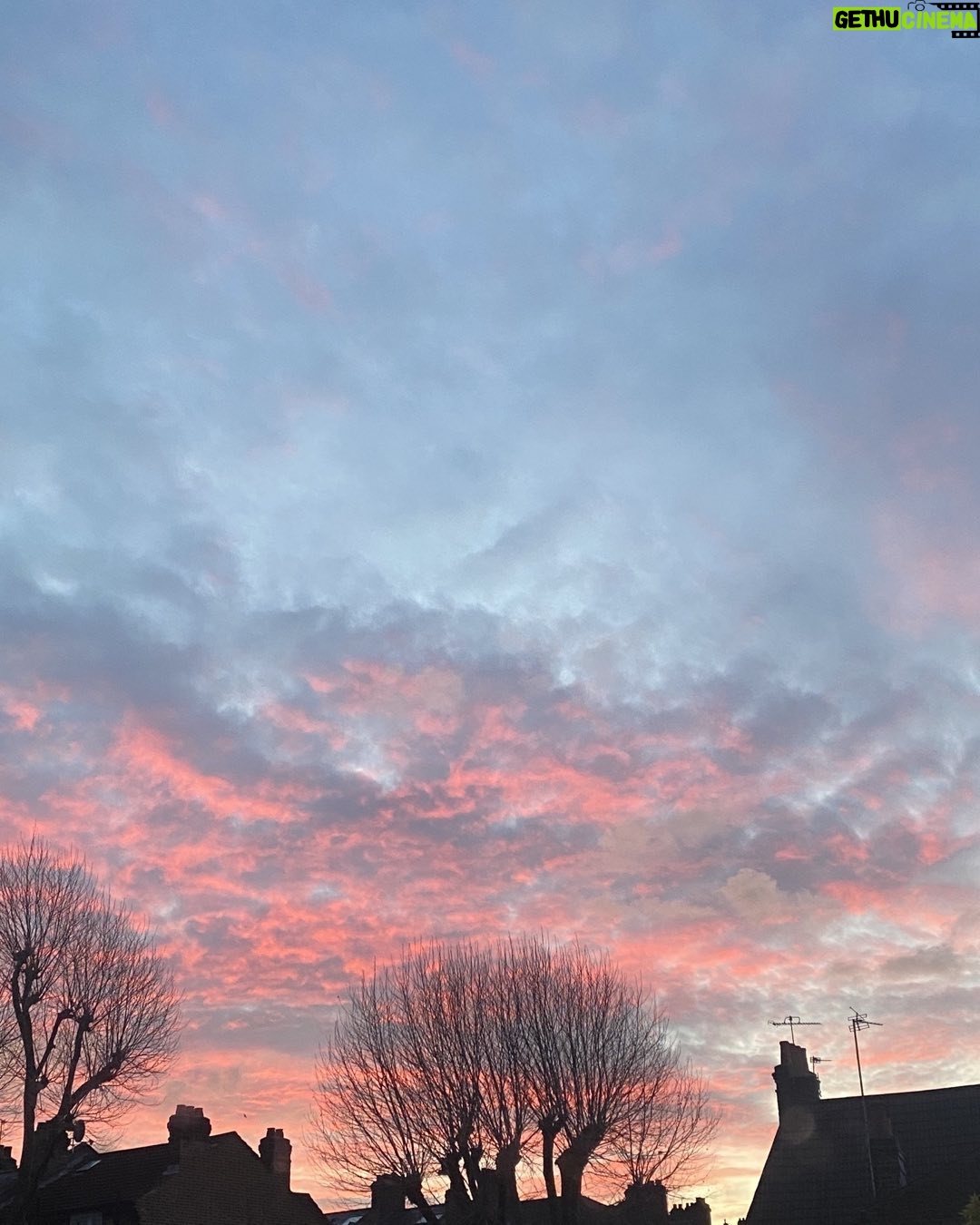Adjoa Andoh Instagram - Red sky in the morning..shepherds’ warning… ooh..♥️