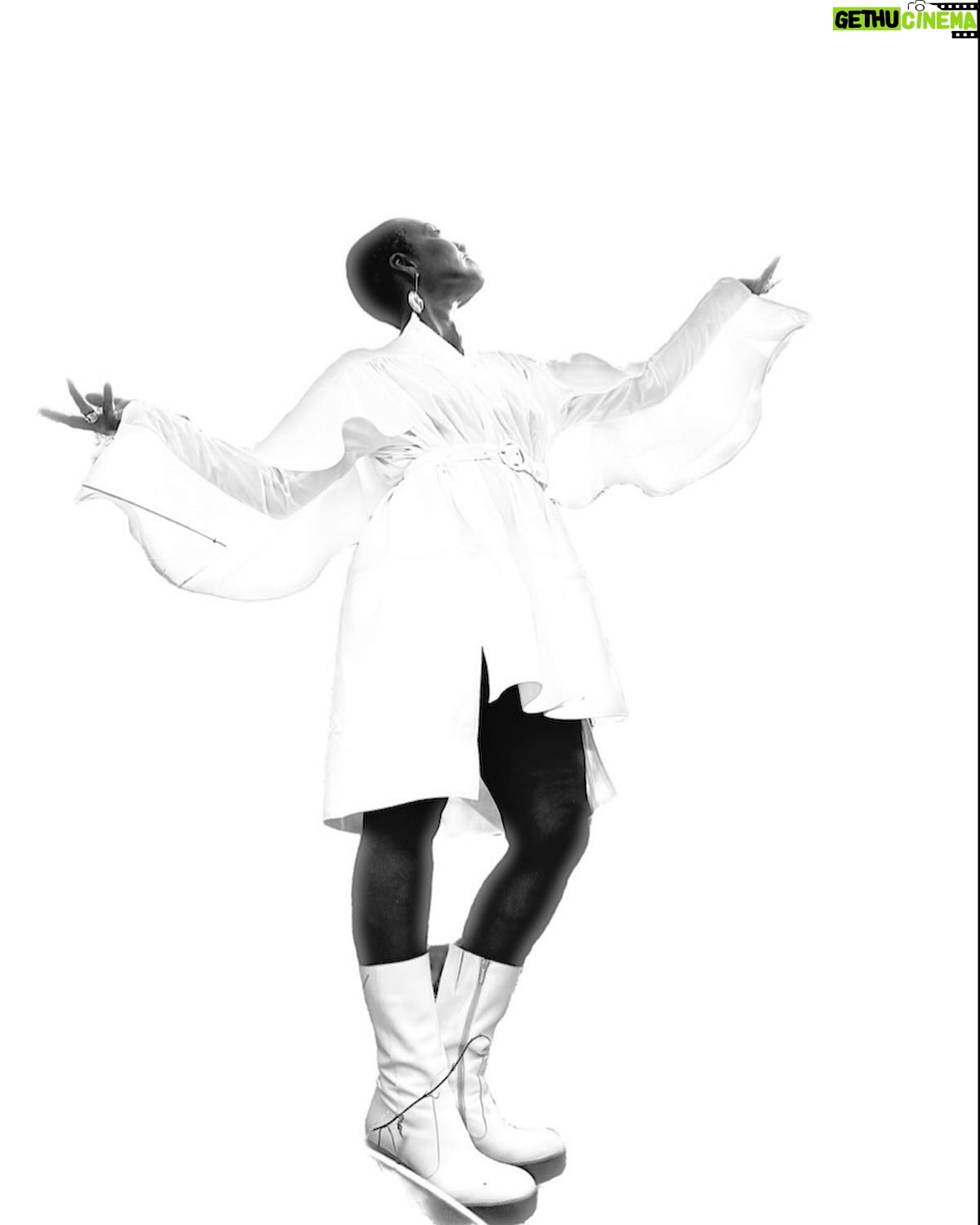 Adjoa Andoh - 4.7K Likes - Congratulations Bridgerton Season 2 - top spot flying high!🙏🏾💭💭💭♥️
bridgerton
@netflix
@shondaland
@annahcstyle
#bridgertonseason2
#Lady Danbury
@russellandbromley
@y30fi
@palmerharding