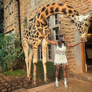 Adjua Styles Instagram - Healing energy 💫🦒❤️