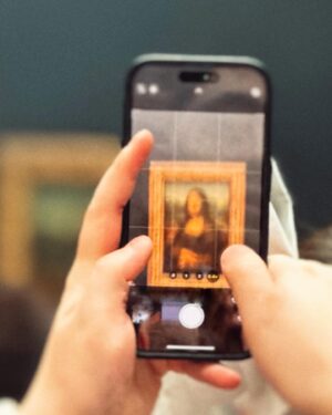 Ado Instagram - この時代の絵画を写真に収めるというのは、結構な皮肉ですよね。