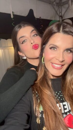 Adriana Cataño Instagram - #tackysweaterparty @lamarlenemaseda was a BLAST! Thank you so much for the invite 🎁🤶🏼🎄 
—————————-
Que divertida la fiesta de Marlene #tackysweaterparty Gracias por la invitación 🎁🤶🏼🎄 
#navidad #christmas #christmasparty #adrianacatano #lascataño #gabriellacatano #lacataño