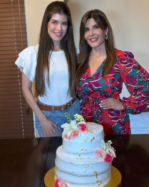 Adriana Cataño Instagram - Another birthday celebration 🎂 🎈 So blessed! Gracias Dios por TANTO! 🙏🏽#happybirthdaytome #happybirthday #lacataño #adrianacatano #gabriellacatano 
🎂 @dominicancakebylis