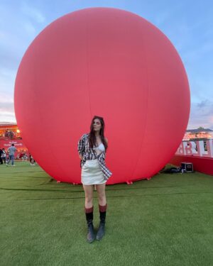 Adriana Ubani Instagram - solo diré que no tengo vídeos de Fred porque estaba a punto de estallar……. y así todo el rato 🎧🪩✨❤️‍🩹 gracias mil veces @primavera_sound