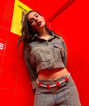 Adriana Ubani Instagram - pipiolas hemos estrenado CRIYING MAÑANA!!!!! por fin!!!! lo pueden ver en YouTube, junto con los videoclips de Pogo en casa (mi favorita) y No Soy un XoXo🫧 gracias a todas las amigas q vinieron, las amamos!!!
y gracias siempre a @theraza__ 
@pelonio @bimbaylola ❤️‍🔥