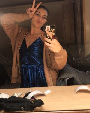 Adriana Ubani Instagram - YA SALIÓ Culpa Mía en @primevideoes ya disponible!!!! No puedo más de contenta porque vaya suerte he tenido encontrando a gente nueva maravillosa y reencontrándome con otra🎀🎀🎀🎀