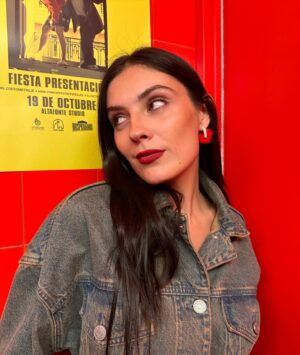 Adriana Ubani Instagram - pipiolas hemos estrenado CRIYING MAÑANA!!!!! por fin!!!! lo pueden ver en YouTube, junto con los videoclips de Pogo en casa (mi favorita) y No Soy un XoXo🫧 gracias a todas las amigas q vinieron, las amamos!!!
y gracias siempre a @theraza__ 
@pelonio @bimbaylola ❤️‍🔥