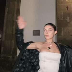 Adriana Ubani Instagram - adieu a uno de los mejores años d mi vida y tb d los   difíciles ojalá el 24 venga con más sorpresas no puedo esperar al cambio de energiaaaAAAAaa YAAAA oskiero mucho🫧🫧🫧🫧🫧🫧🫧