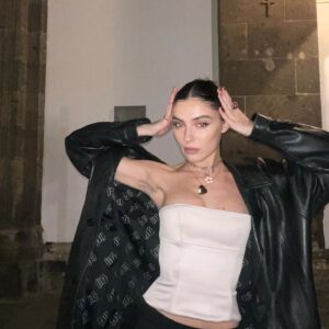 Adriana Ubani Instagram - adieu a uno de los mejores años d mi vida y tb d los   difíciles ojalá el 24 venga con más sorpresas no puedo esperar al cambio de energiaaaAAAAaa YAAAA oskiero mucho🫧🫧🫧🫧🫧🫧🫧