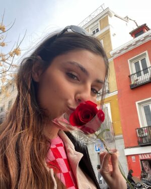 Adriana Ubani Instagram - muchas cosas y un photodump d esos 🔗🎀🪞💽