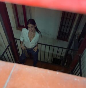 Adriana Ubani Instagram - frío y cosas de música