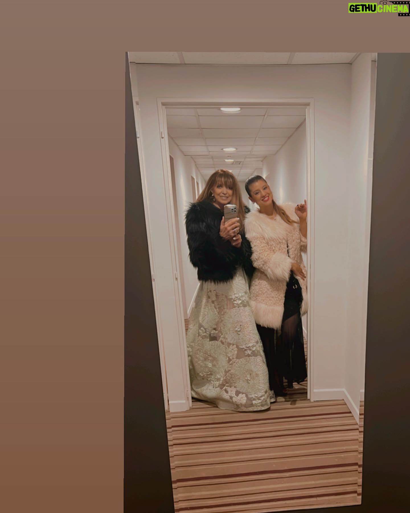 Adriana Salgueiro Instagram - Que manera de divertirnos @moreana19 !!!! Desde los preparativos !!!! Lujo , pijamas , charlas. Te quiero ♥️♥️♥️♥️