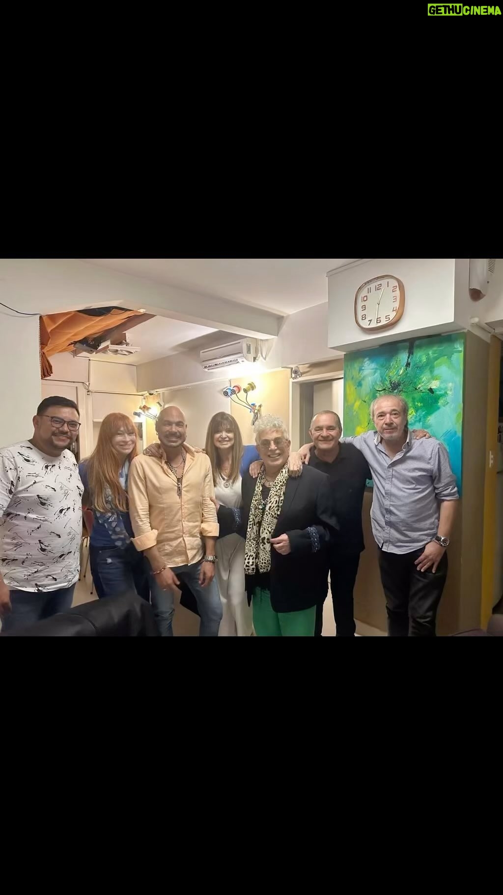 Adriana Salgueiro Instagram - Divina noche con CARLOS PERCIAVALLE Y JIMMY CASTELHOS . Maravillosos anfitriones @dario_v_arellano @dapi_producciones . Querida @manuelabravo1558 @julaianandres1902 ♥️♥️♥️♥️♥️