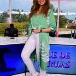 Adriana Salgueiro Instagram - Look de hoy para @tardedebrujasok @canalnetar . @veramo_buenos_aires #look #work #fashion