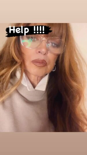 Adriana Salgueiro Instagram - Se necesita con urgencia una solución!!! 😂😂😂