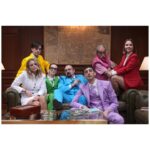 Adriana Torrebejano Instagram – ¡Ya tenéis completa la temporada 1 de MUERTOS S.L! 
Esta banda del patio es realmente genial. Se vienen curvas, solo os digo eso 🙂‍↔️✌🏻 
Os dejo making of que es lo que me gusta a mí, ya sabéis. 
#MuertosSL en @movistarplus by @lauracaballero_ @contubernio_producciones
