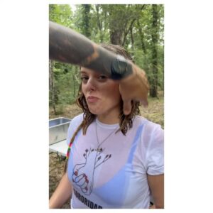 Adriana Torrebejano Instagram - ¡Gracias por compartirme tantos mensajes bonitos de la película, de lo que os habéis reído viéndola, de vosotrxs en el cine… sois lo más! Si aún no has visto “POLÍTICAMENTE INCORRECTOS”, ya estás tardando en ir. Os dejo popurrí de making of, que me encanta 😁

1. Laura Vázquez 
2. El pantano con una garrafa
3. Lo pasamos muy mal 
4. La marca donde enseñar el culo
5. Pablo Merino @juanluchadorr 
6. ¡Voten!
7. El neopreno debajo de la ropa… MAL
8. Nueva izquierda together 🫶🏻
9. A @maria_hervas_ le pasa algo…
10. Tomb Raider y el pelirrojo de campo 

@deaplaneta @lazonacine @atresmediacine @arantxa_echevarria 💖