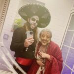 Adriana Torrebejano Instagram – Me llegan nuevos documentos… Es que el ‘BLALLOWEEN’ fue 🫶🏻
Me colé en casa de @blascanto_es y ni siquiera él sabía quién era esa Mamá Coco. No me pude reír más, la verdad. Eso si, bebí con pajita y me dejé las lumbares, todo por el personaje. 😂✌🏻