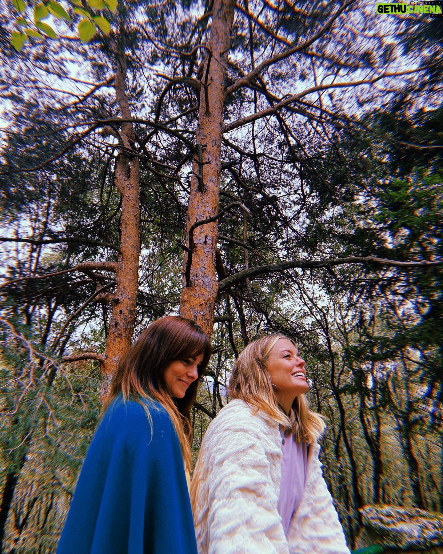 Adriana Torrebejano Instagram - Celebrando la vida y el campito 💕✨