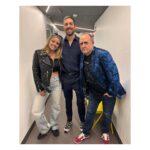 Adriana Torrebejano Instagram - Ayer fuimos a la @laresistencia con #MuertosSL ¡Ya tenéis los capítulos 3 y 4 disponibles en @movistarplus 💖 Le llevamos regalito a @davidbroncano de parte de nuestra funeraria de confianza.