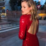 Adriana Torrebejano Instagram – ¡HOY estrenamos en cines “POLÍTICAMENTE INCORRECTOS”.
Estoy deseando que vayáis a verla. Yo voy a repetir con mi gente, asique ojalá ver las salas llenas y a vosotrxs en ellas. 🫶🏻

El vestido que me diseñó @silviafernandezatelier fue un sueño. 🎀 No podía ser de otra manera. Un minuto después de hablar con ella ya me mandó un boceto en el que se puso a trabajar. Sólo puedo darte las gracias infinitas a ti y a tu equipo @silvia_fernandez_alvarez, consigues que dentro de tus diseños siga sintiéndome yo 🥹 

Los zapatos son de @stevemaddenesp @rockthebrand_agency 
Pendientes @dimeqmquieres @galleryroomc 
Las uñitas de @mayka_nailsbeauty 💖 

Mi make up de @diorbeauty ✨ x @marafervi 💋
Gracias por cuidar de mi piel y acompañarme siempre en los momentos más importantes.