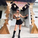Adriana Torrebejano Instagram – Otro “Burning Dan” superado 🌵🪩
Gracias @dangeloous 🫶🏻 solo tú consigues que me disfrace una vez al año.