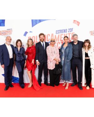 Adriana Torrebejano Instagram - ¡HOY estrenamos en cines “POLÍTICAMENTE INCORRECTOS”.
Estoy deseando que vayáis a verla. Yo voy a repetir con mi gente, asique ojalá ver las salas llenas y a vosotrxs en ellas. 🫶🏻

El vestido que me diseñó @silviafernandezatelier fue un sueño. 🎀 No podía ser de otra manera. Un minuto después de hablar con ella ya me mandó un boceto en el que se puso a trabajar. Sólo puedo darte las gracias infinitas a ti y a tu equipo @silvia_fernandez_alvarez, consigues que dentro de tus diseños siga sintiéndome yo 🥹 

Los zapatos son de @stevemaddenesp @rockthebrand_agency 
Pendientes @dimeqmquieres @galleryroomc 
Las uñitas de @mayka_nailsbeauty 💖 

Mi make up de @diorbeauty ✨ x @marafervi 💋
Gracias por cuidar de mi piel y acompañarme siempre en los momentos más importantes.
