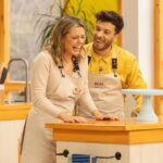 Adriana Torrebejano Instagram - Esta noche es la semifinal de #BakeOffRTVE 🍰 y no podíamos estar mejor acompañados el uno del otro. Somos la familia que se escoge, y celebramos cada día juntos. Qué bonito tenerte cerca después de tantos años. ¡No os lo perdáis! A las 22:50h @torrebe @blascanto_es