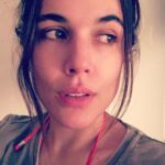 Adriana Ugarte Instagram - B o n a Nit 🌹